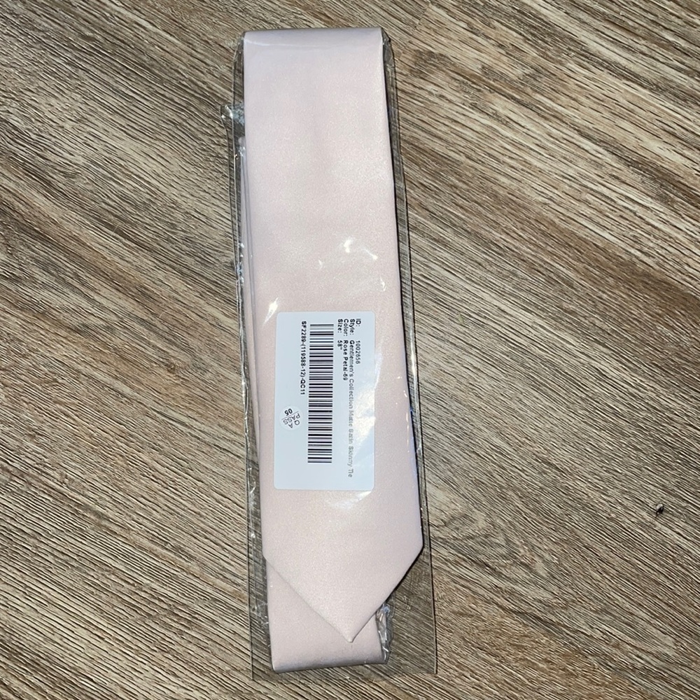 NWT Azazie Gentlemen’s Collection Matte Satin Skinny Tie Rose Petal Color 58”